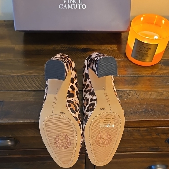 New In Box Vince Camuto Leetey Leopard Print Pumps - Picture 4 of 11